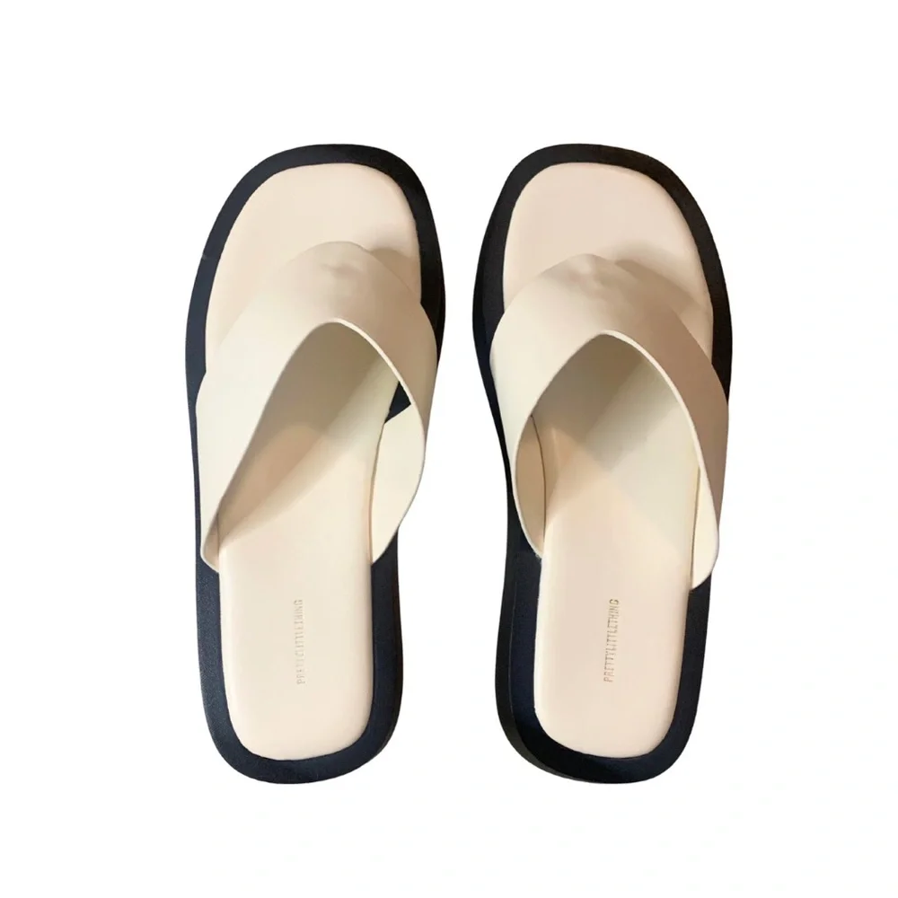 2/$30 PLT White Cream Faux Leather Slides Flip Flop Sandals 7 Beach Minimalist - Picture 3 of 7